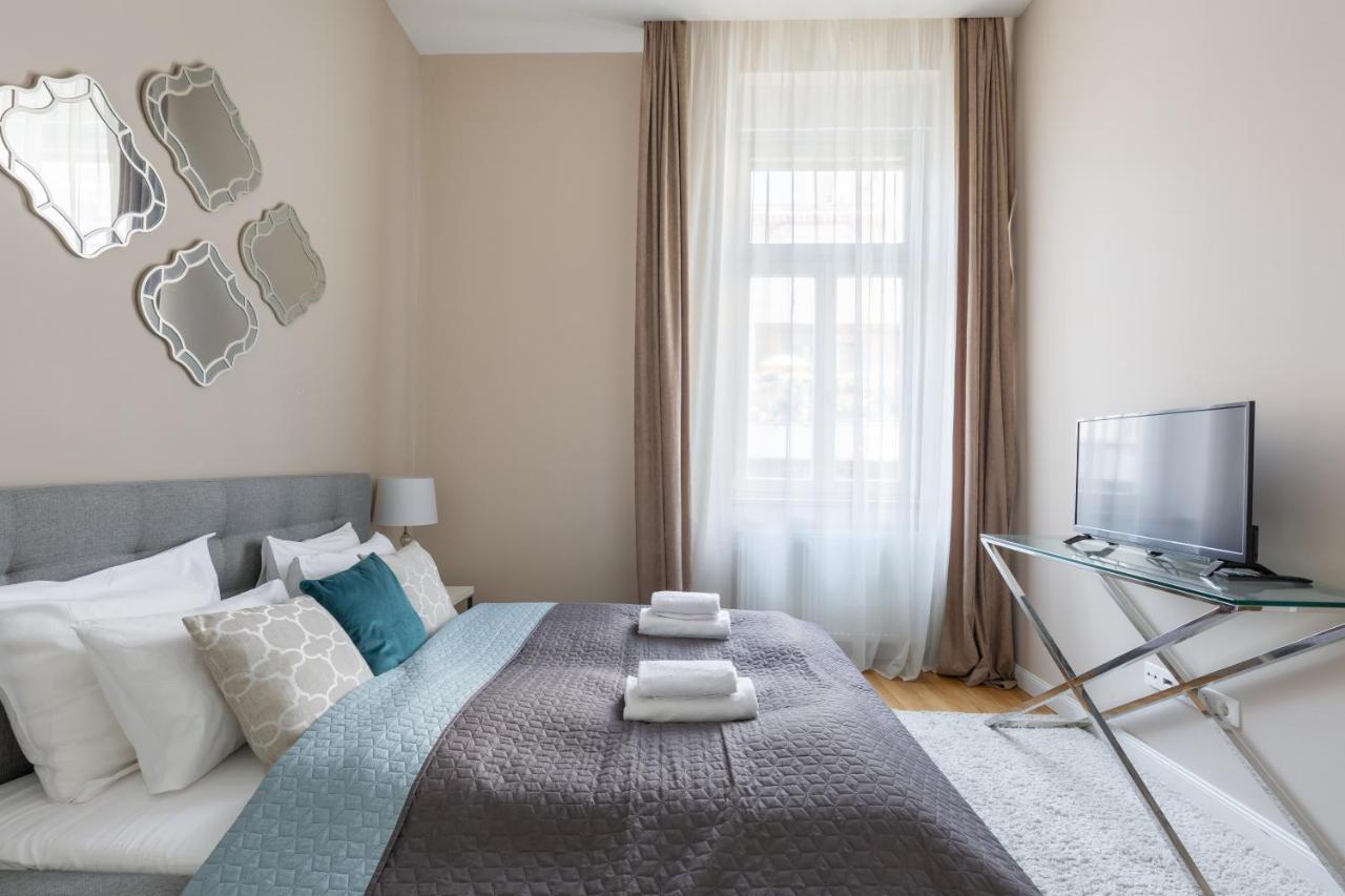 Lovely 2-Bedroom Apartment At The Vaci Street 부다페스트 외부 사진
