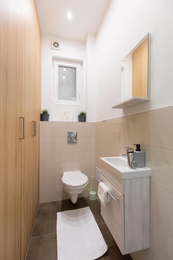 Lovely 2-Bedroom Apartment At The Vaci Street 부다페스트 외부 사진